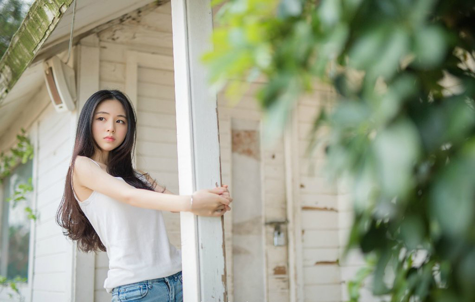 战士的意志要象礁石一样坚定，战士的性格要象和风一样温柔。